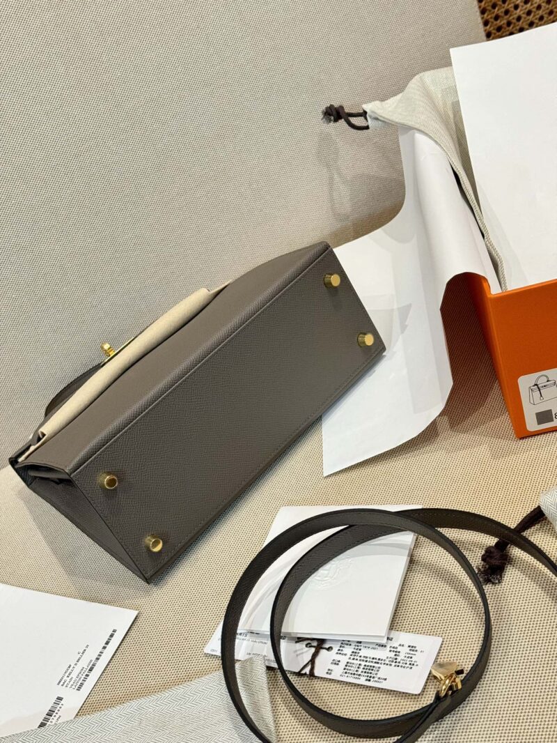 Hermès Kelly 28 Epsom Etain, Gold Gold Hardware - Image 12