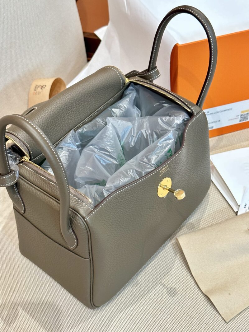 Hermès Lindy 26 Taurillon Clemence Etoupe Gold Hardware - Image 5