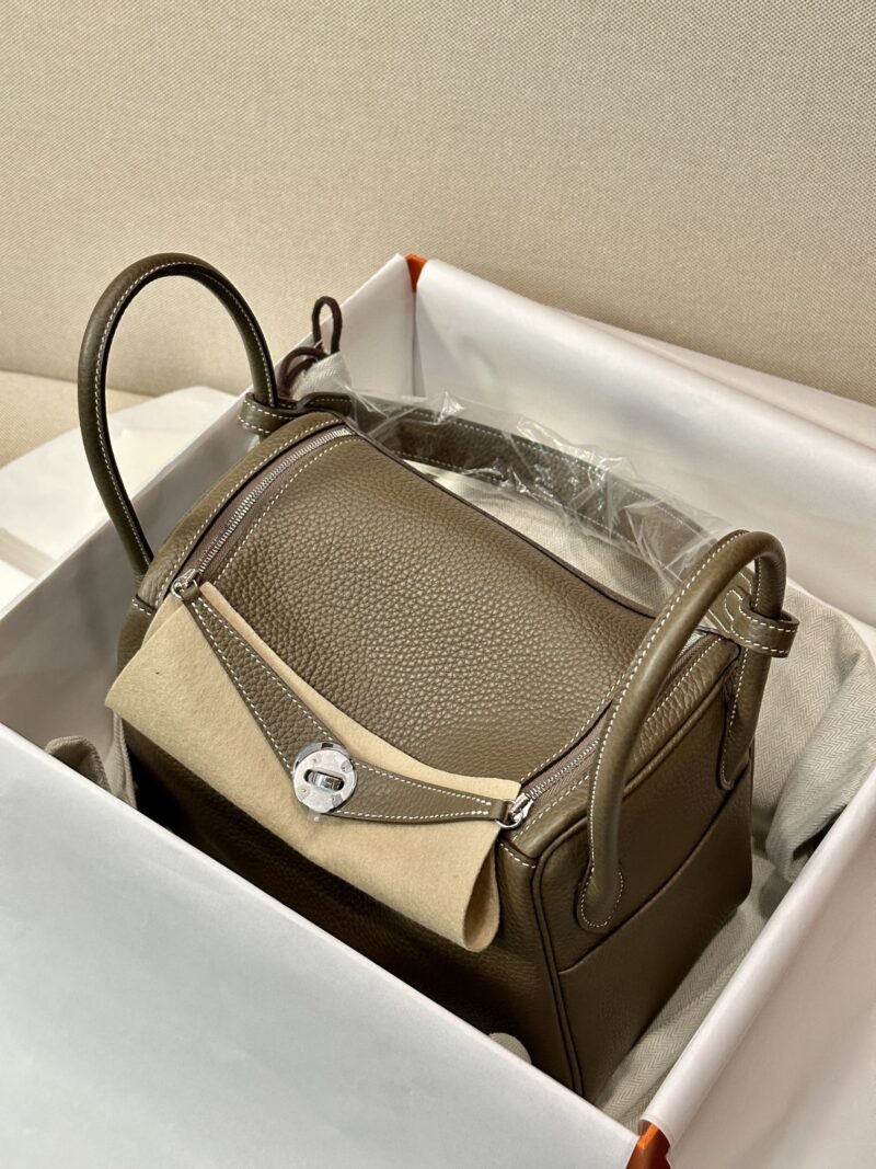 Hermès Lindy 26 Taurillon Clemence Etoupe Silver Hardware - Image 4