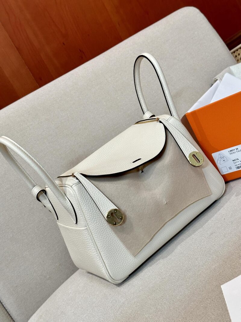 Hermès Lindy 26 Taurillon Clemence Nata Gold Hardware - Image 6