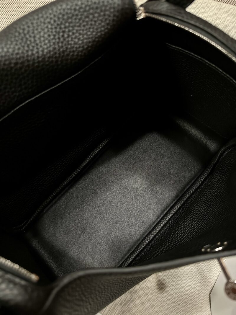 Hermès Lindy 26 Taurillon Clemence Noir Gold Hardware - Image 7