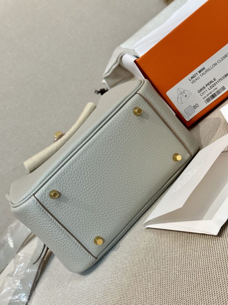 Hermès Mini Lindy 20 Clemence Gris Pearl Gold Hardware - Image 9