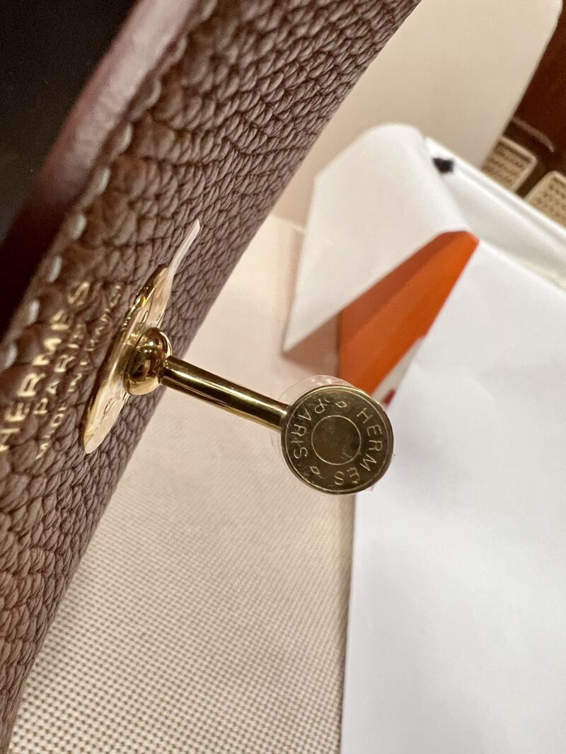 Hermès Mini Lindy 20 Taurillon Clemence Gold Gold Hardware - Image 16