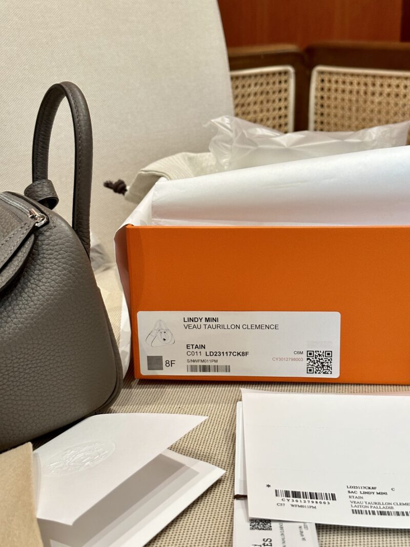 Hermès Mini Lindy 19 Taurillon Clemence Etain Silver Hardware - Image 8