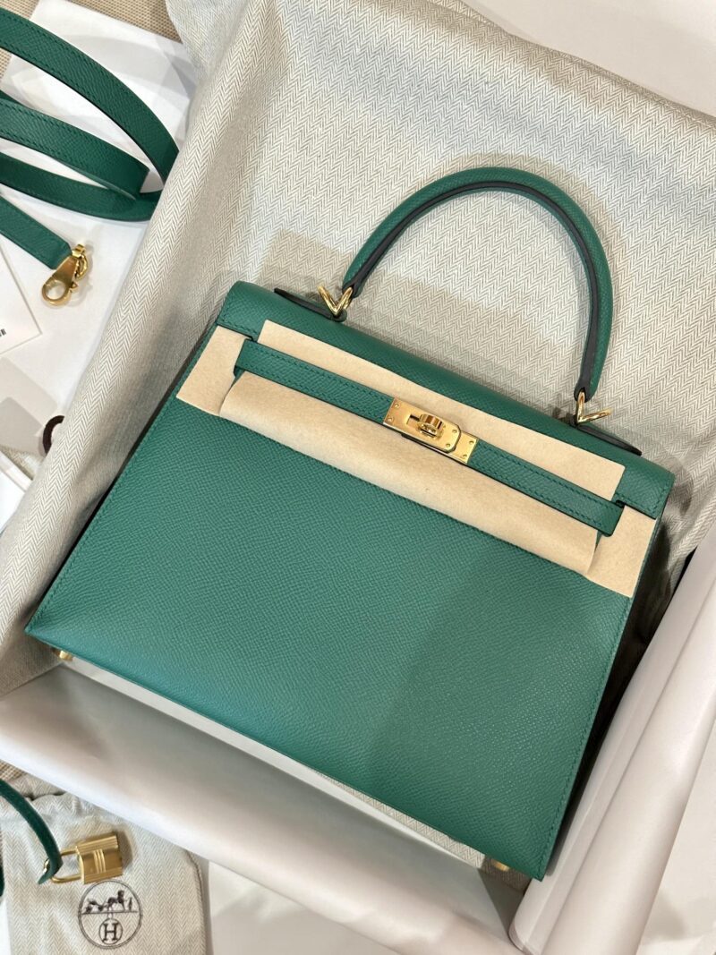 Hermès Kelly 25 Epsom Vert Gold Hardware - Image 2