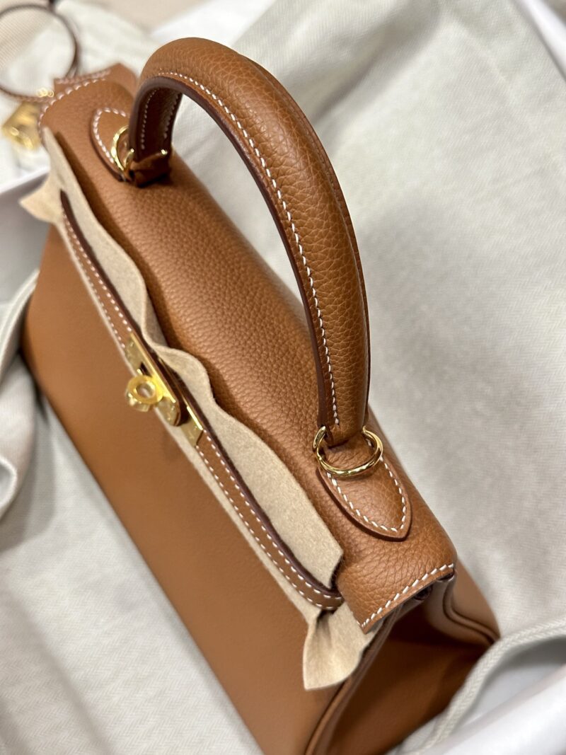 Hermès Kelly 25 Togo Gold Gold Hardware - Image 6