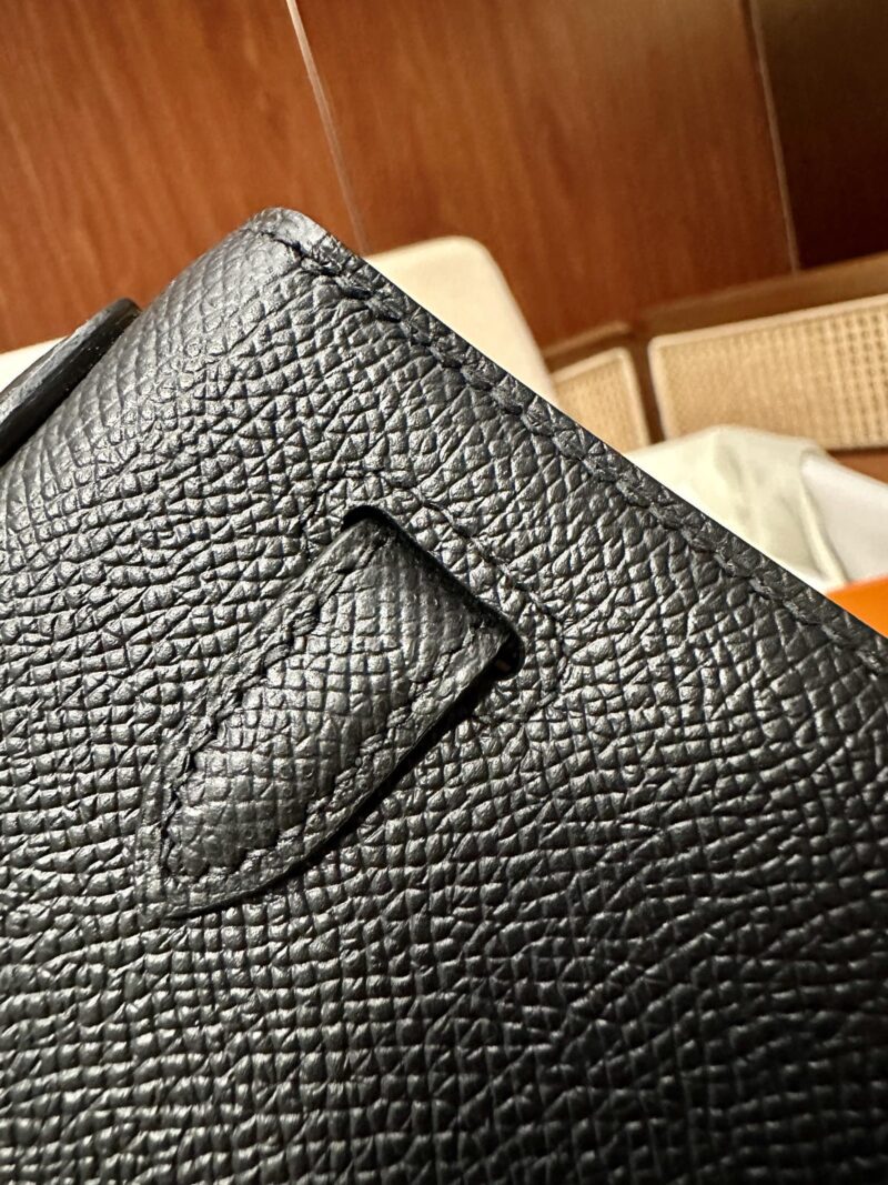 Hermès Kelly 25 Epsom Noir Gold Hardware - Image 20