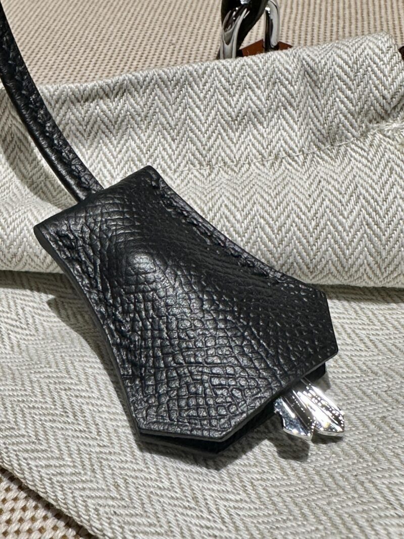 Hermès Kelly 28 Epsom Noir Silver Hardware - Image 14