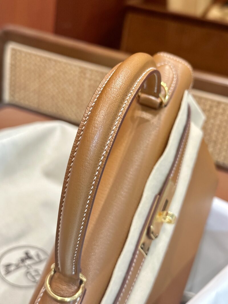 Hermès Kelly 28 Chevre Gold Gold Hardware - Image 11