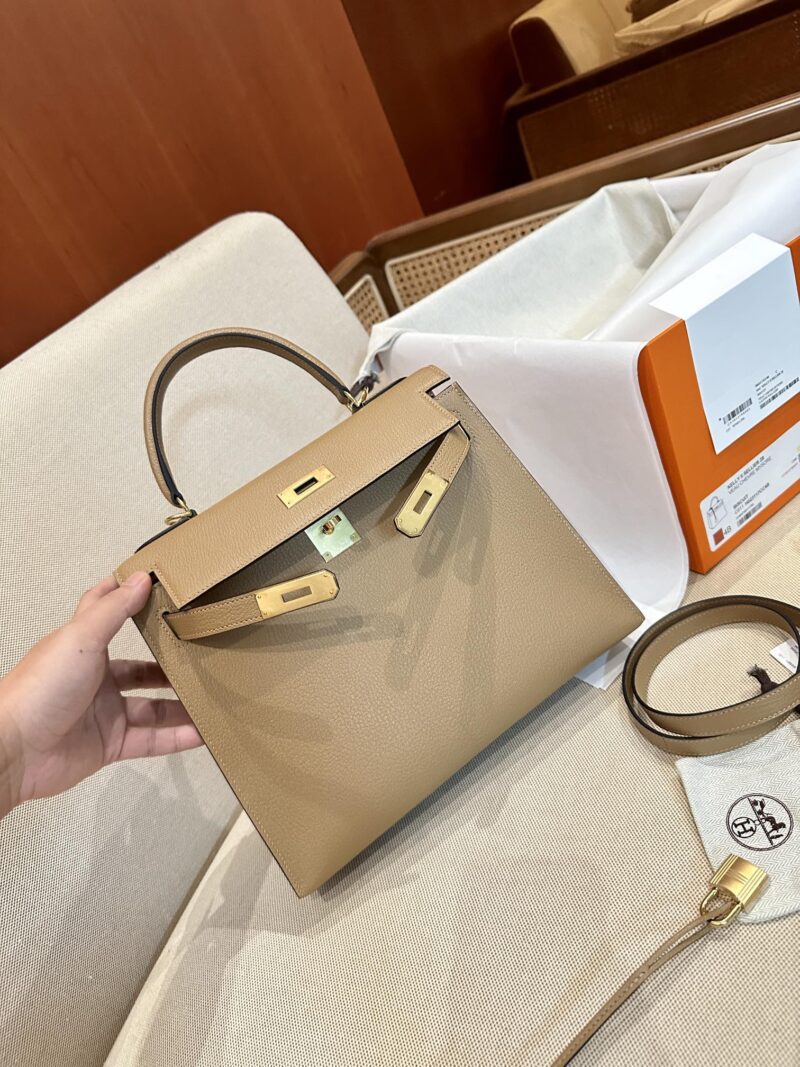 Hermès Kelly 28 Chevre Biscuit Gold Hardware - Image 5