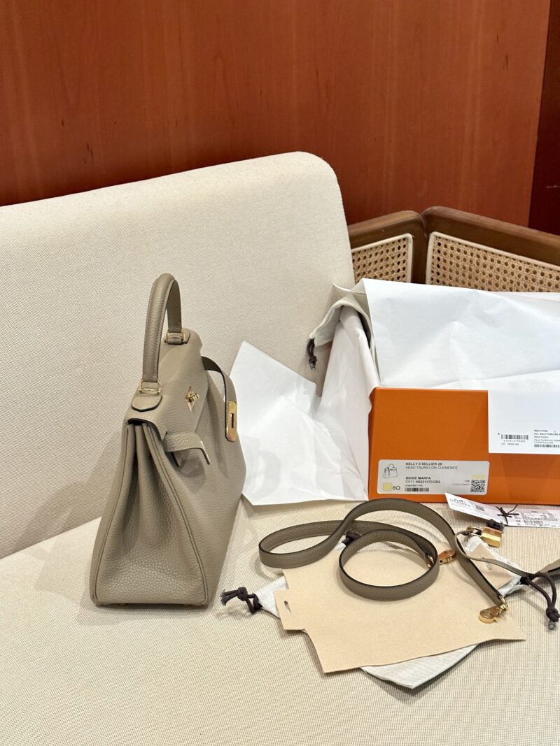 Hermès Kelly 28 Taurillion Clemence Beige Marfa, Gold Gold Hardware - Image 6