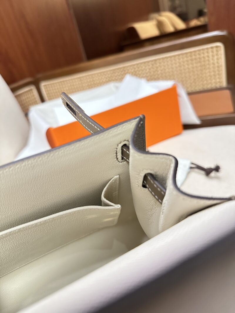 Hermès Kelly 25 Epsom Craie, Etoupe Gold Hardware - Image 10