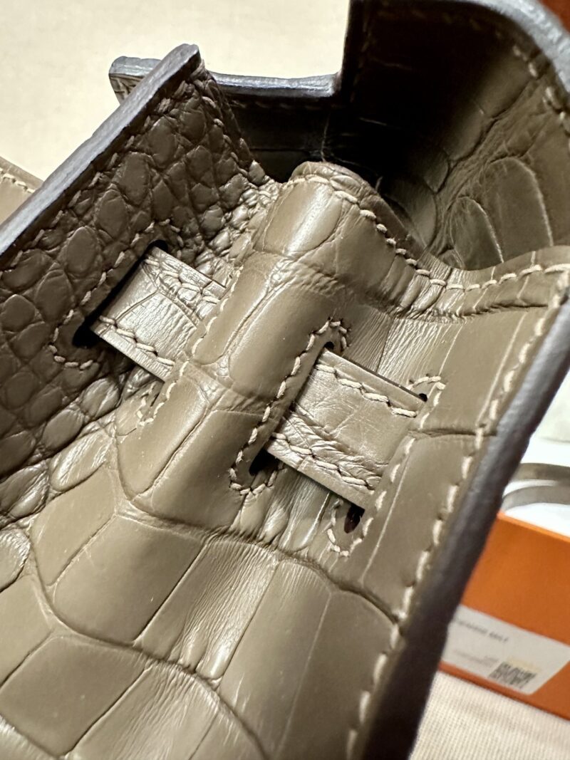 Hermès Kelly 25 Matte Alligator Origan Gold Hardware - Image 12