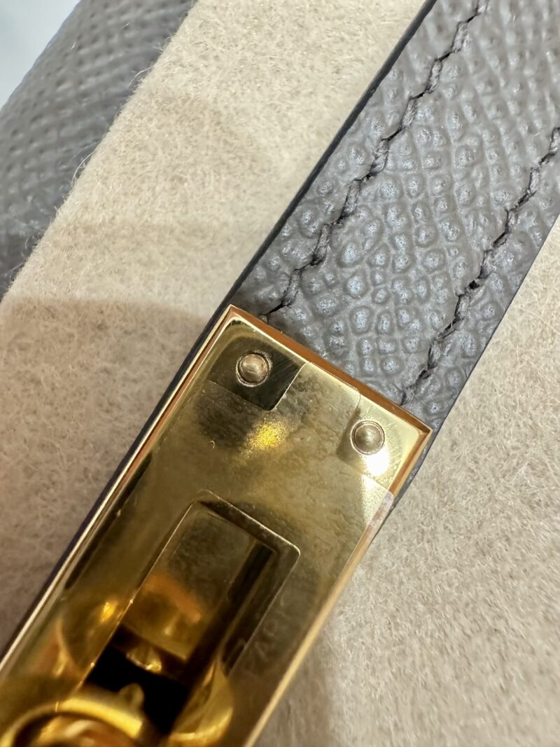 Hermès Kelly 28 Epsom Etain, Gold Gold Hardware - Image 15