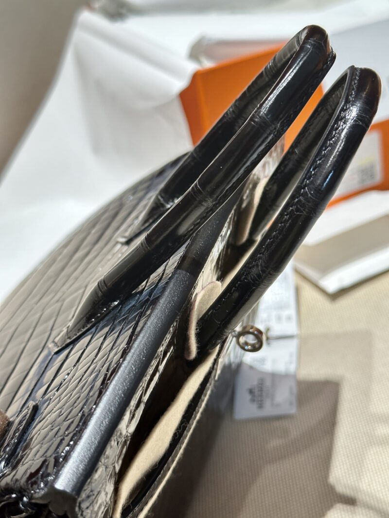 Hermès Birkin 25 Noir Shiny Crocodile Palladium Hardware - Image 8