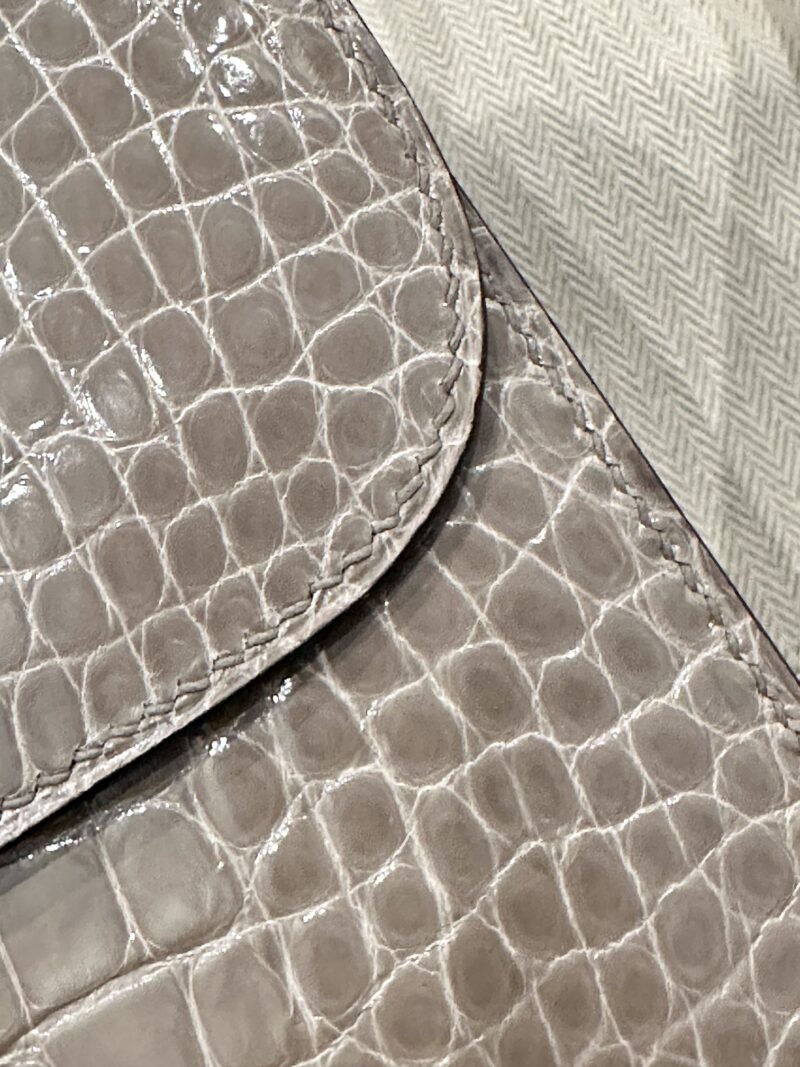 Hermès Constance 19 Gris Tourterelle Shiny Crocodile Gold Hardware - Image 8