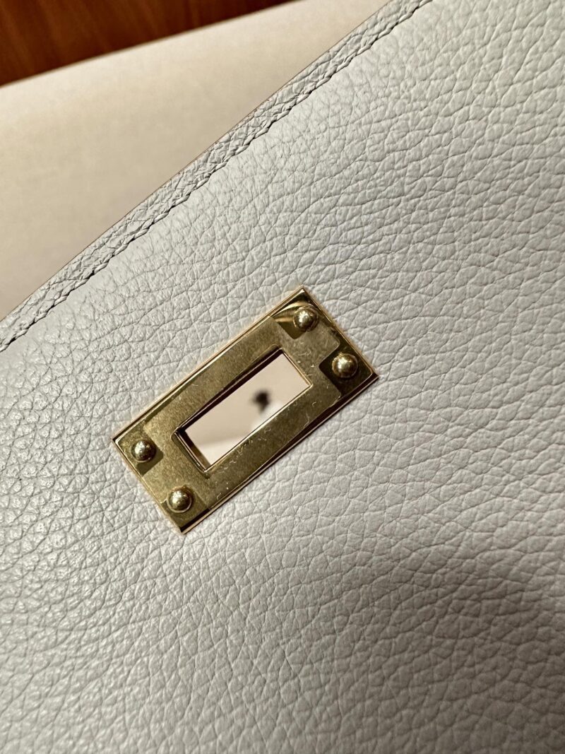 Hermès Kelly Danse 22 Evercolor Gris Pearl Gold Hardware - Image 13