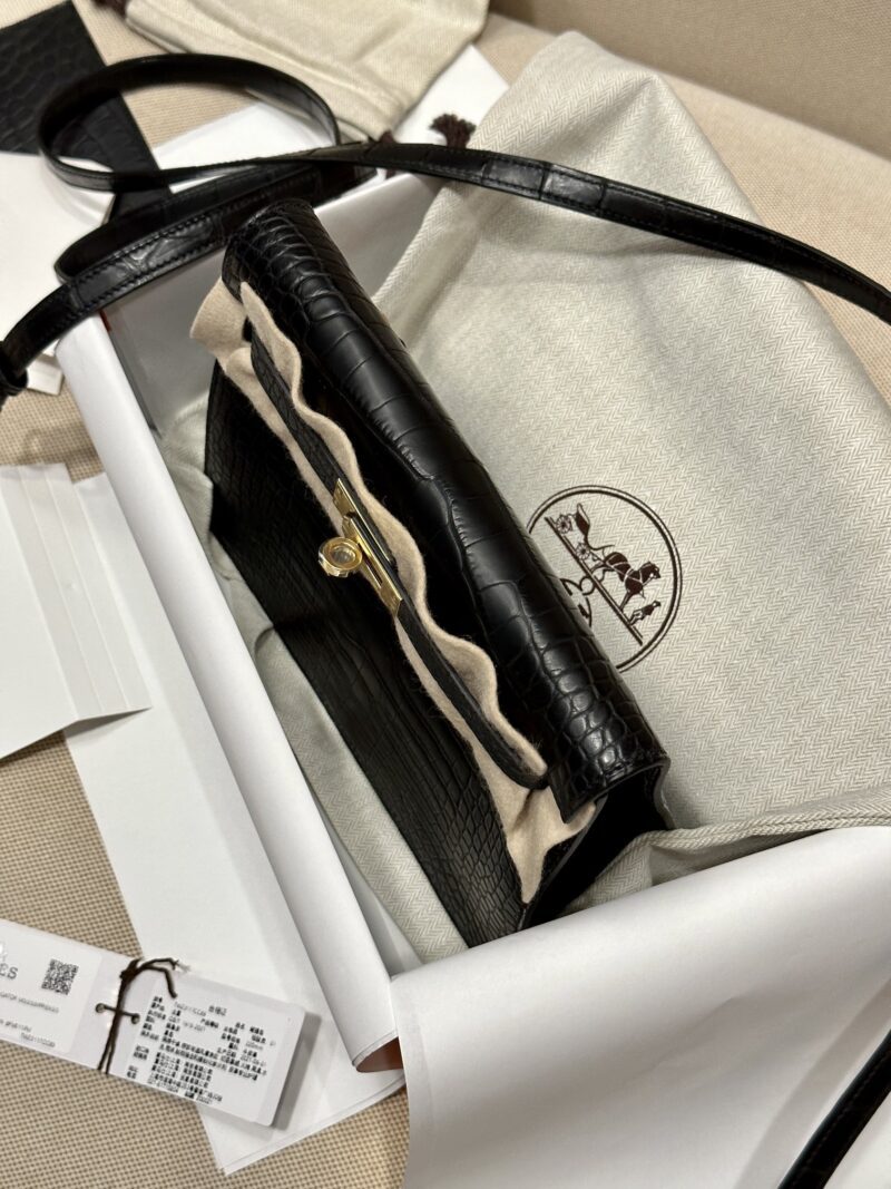 Hermès Kelly Danse 22 Matte Crocodile Noir Gold Hardware - Image 3