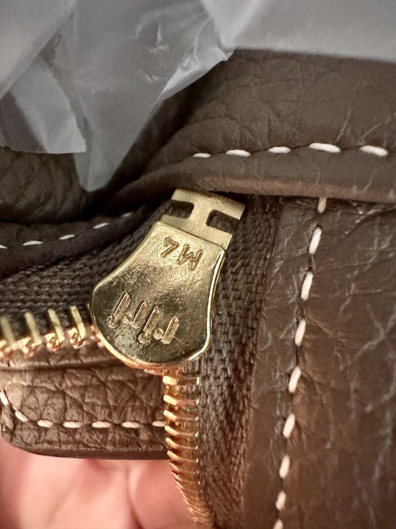 Hermès Lindy 26 Taurillon Clemence Etoupe Gold Hardware - Image 16