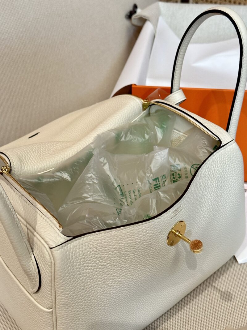 Hermès Lindy 26 Taurillon Clemence Nata Gold Hardware - Image 7