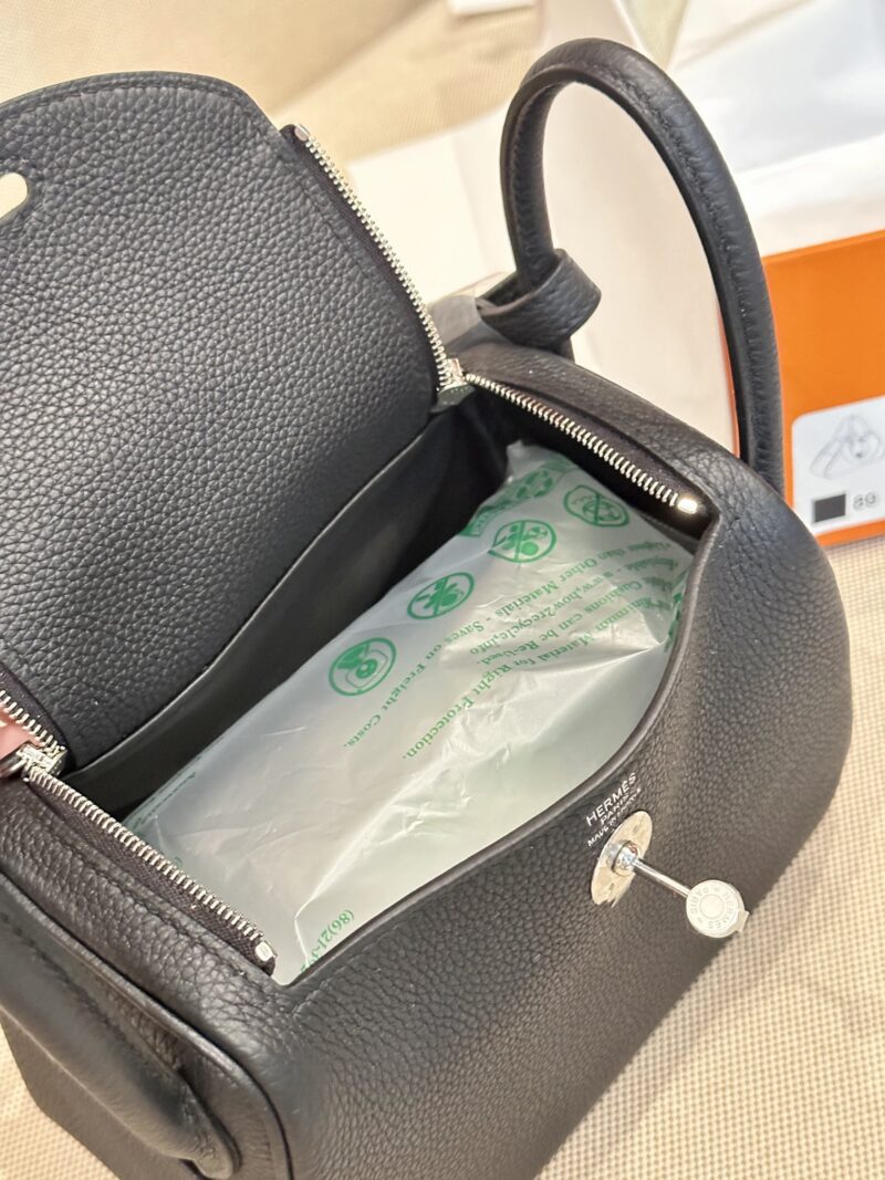 Hermès Mini Lindy 19 Togo Noir Silver Hardware - Image 6
