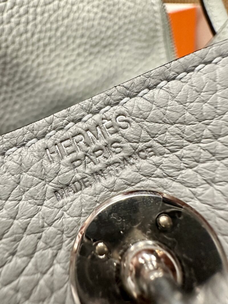 Hermès Mini Lindy 20 Taurillon Clemence Blue Pale Gold Hardware - Image 16