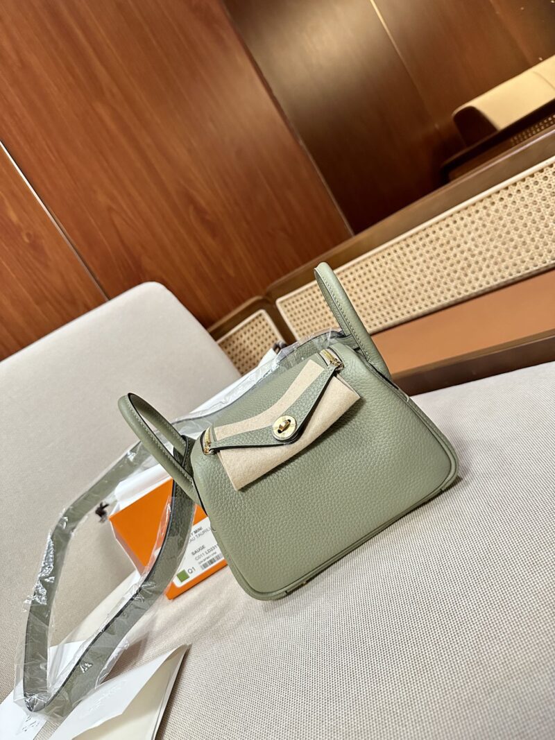 Hermès Mini Lindy 20 Taurillon Clemence Sauge Gold Hardware - Image 2