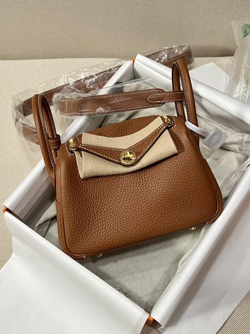Hermès Mini Lindy 20 Taurillon Clemence Gold Gold Hardware - Image 5