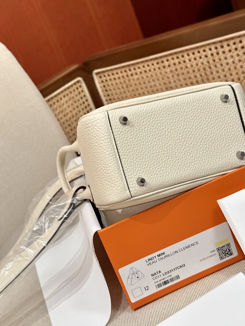 Hermès Mini Lindy 20 Taurillon Clemence Nata Silver Hardware - Image 7