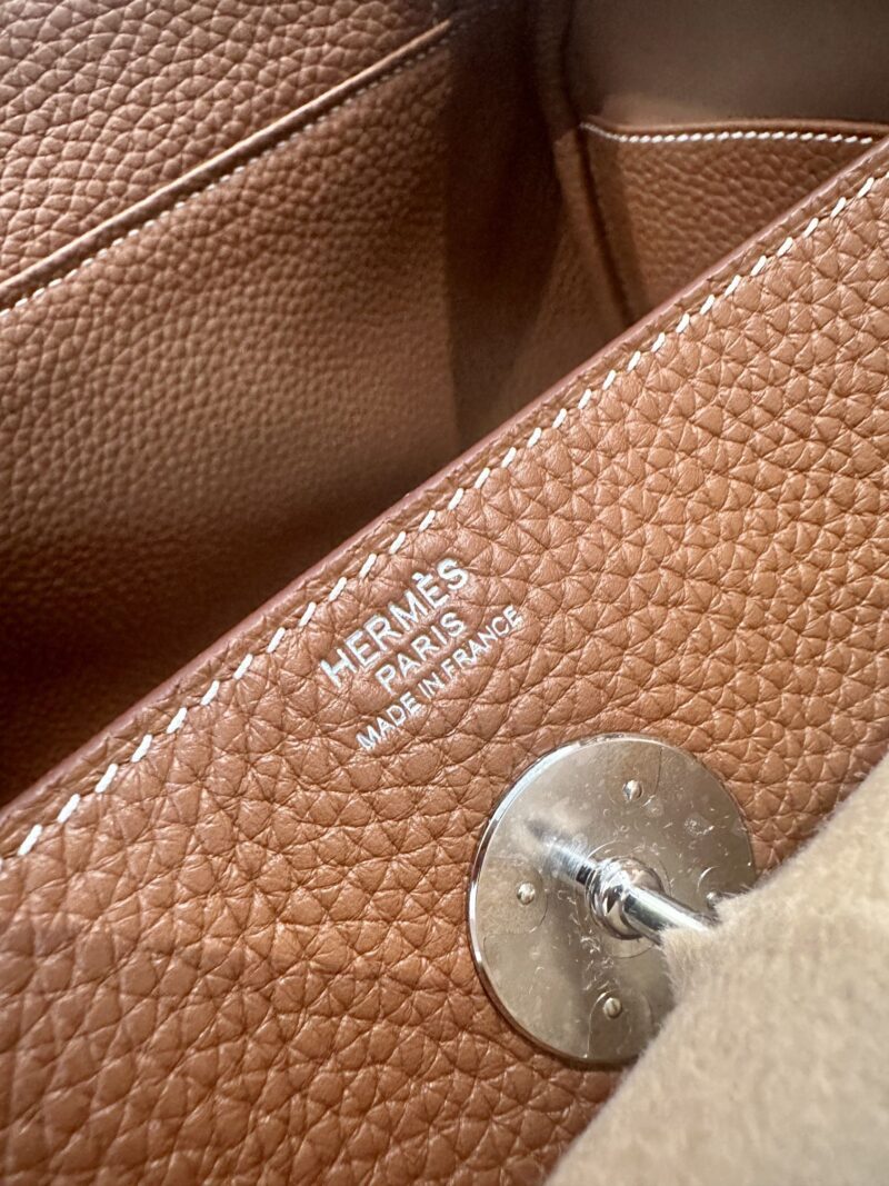 Hermès Lindy 26 Taurillon Clemence Gold Silver Hardware - Image 11