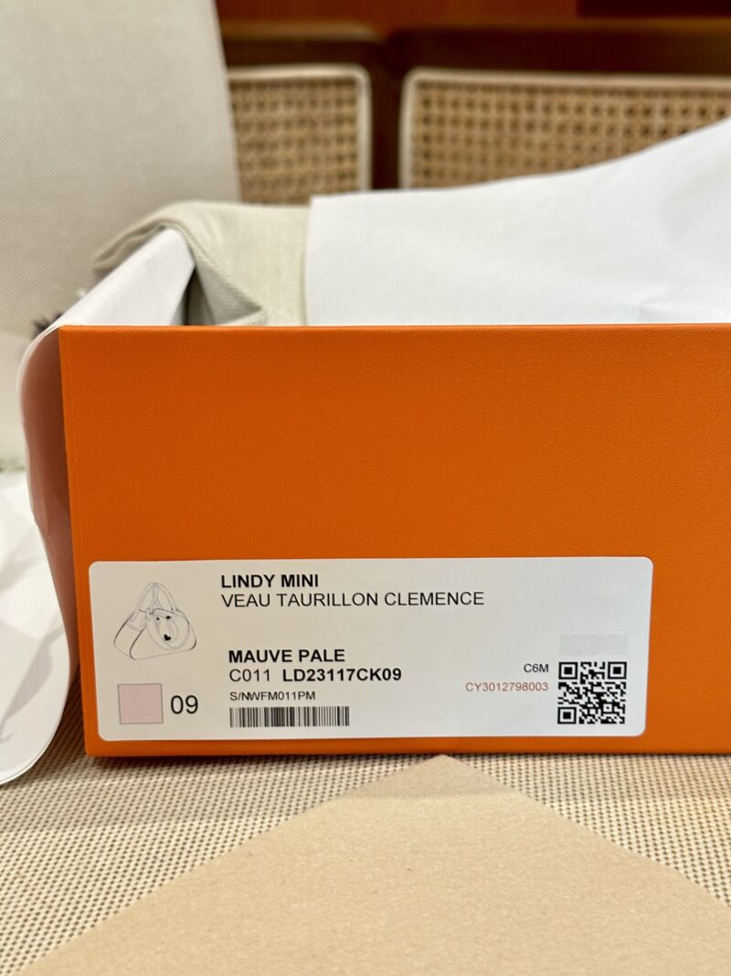 Hermès Mini Lindy 19 Taurillon Clemence Mauve Pale & Mushroom Silver Hardware - Image 15
