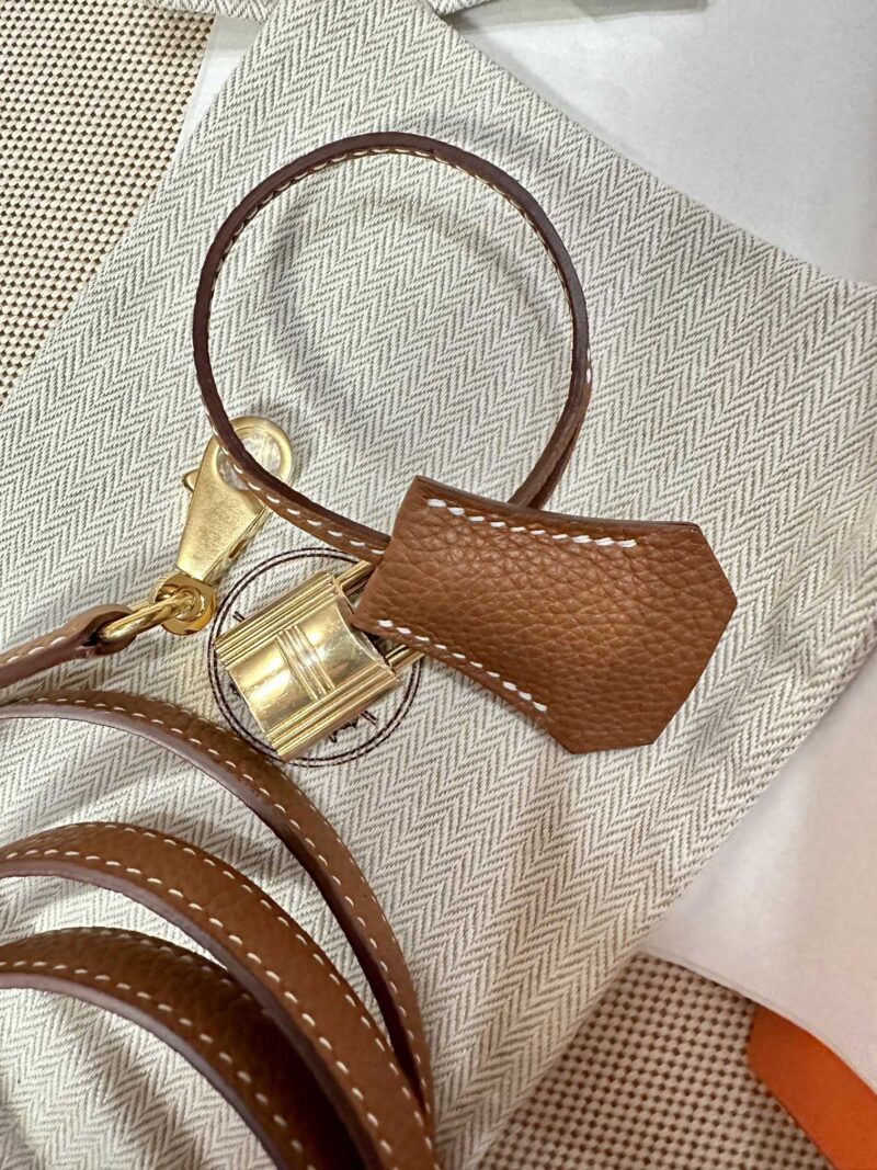 Hermès Kelly 25 Togo Gold Gold Hardware - Image 16