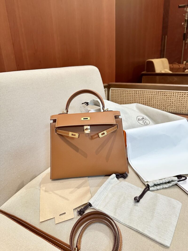 Hermès Kelly 25 Epsom Gold Gold Hardware - Image 5
