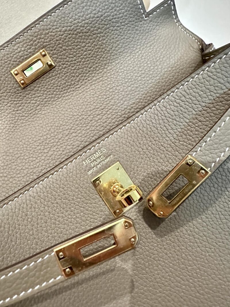 Hermès Kelly 25 Togo Etoupe, Gold Gold Hardware - Image 8
