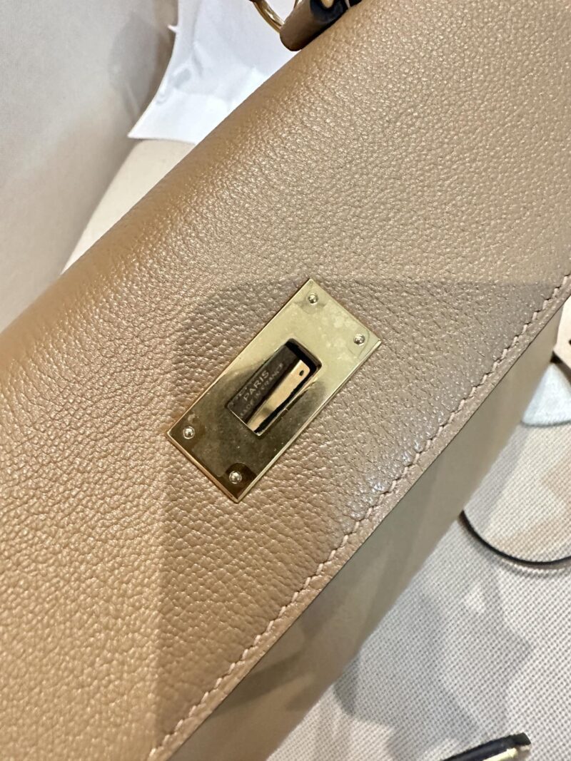 Hermès Kelly 28 Chevre Biscuit Gold Hardware - Image 9