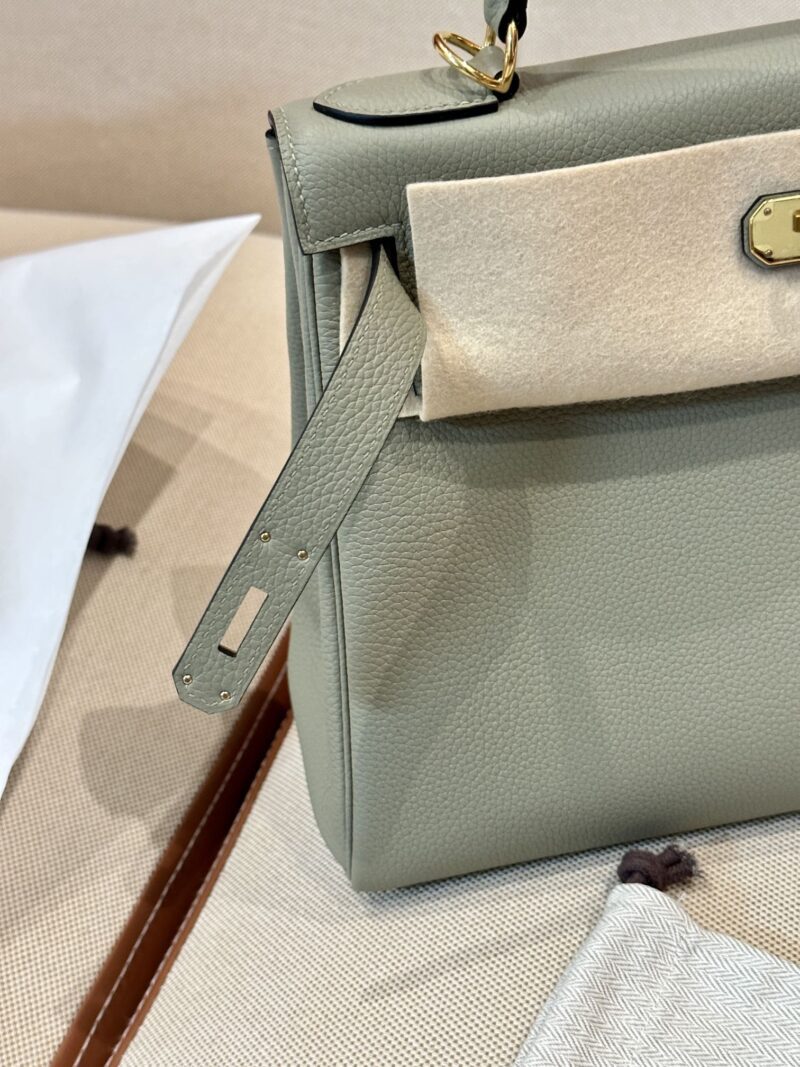 Hermès Kelly 28 Togo Sauge, Gold Gold Hardware - Image 9