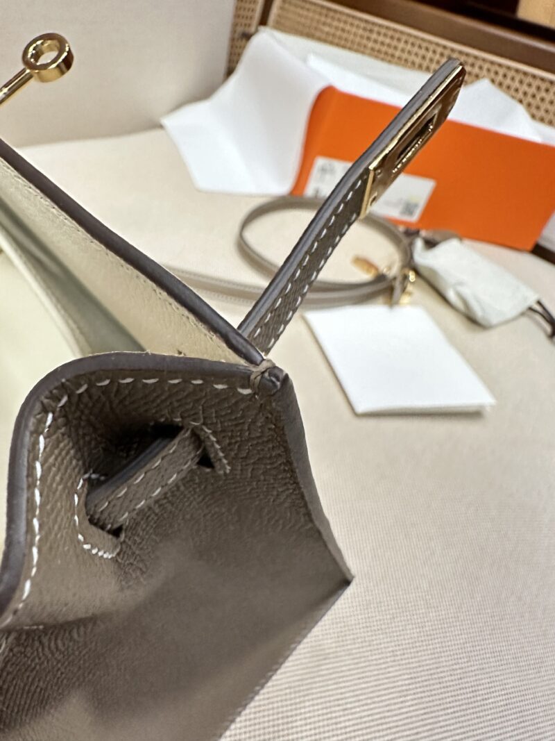 Hermès Kelly 25 Epsom Craie, Etoupe Gold Hardware - Image 15