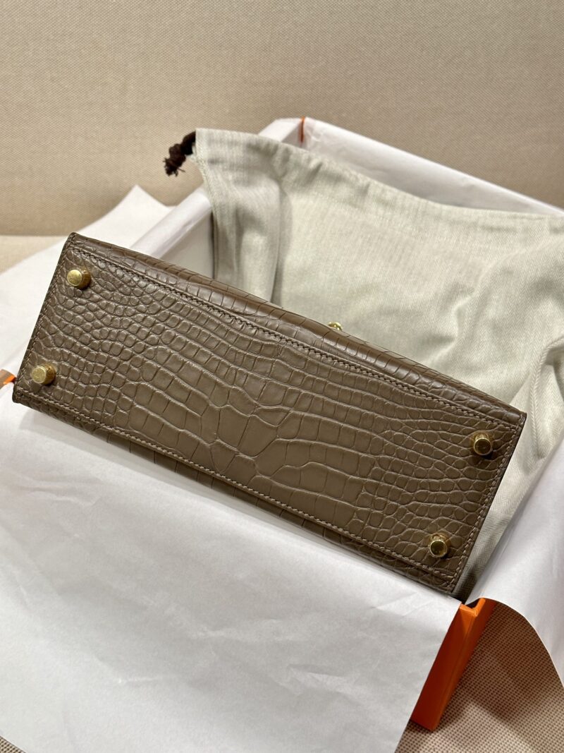 Hermès Kelly 25 Matte Alligator Origan Gold Hardware - Image 8