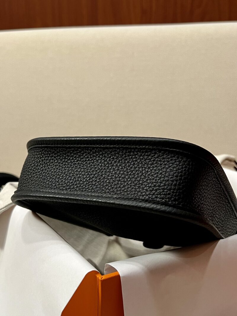 Hermès Mini Evelyne 16 Taurillon Clemence Blue Nuit Silver Hardware - Image 4