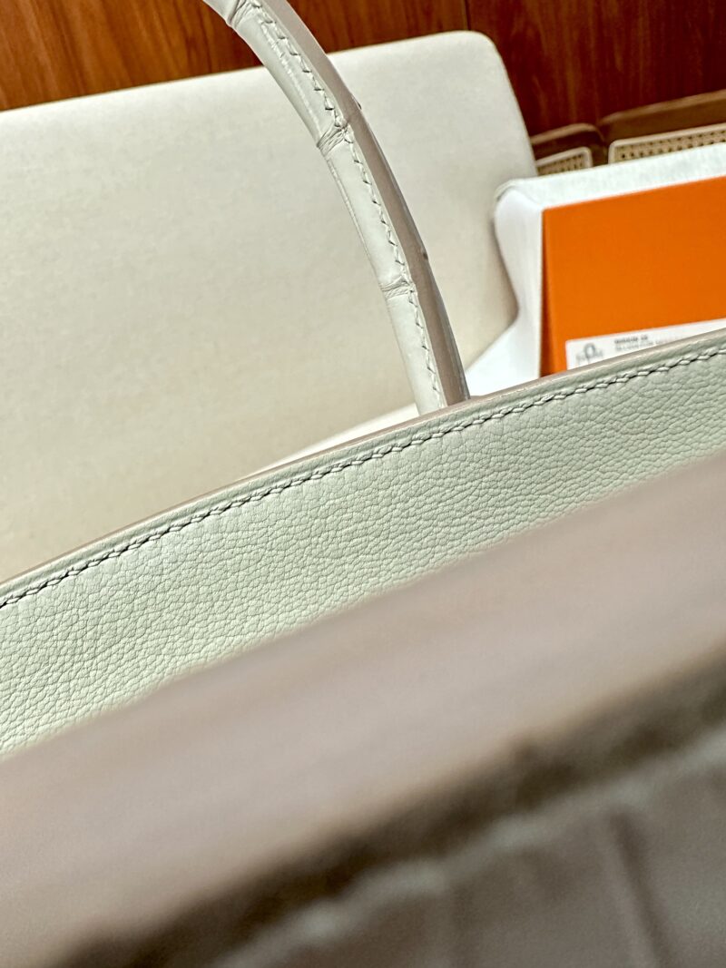 Hermès Birkin 25 Beton Matte Crocodile Gold Hardware - Image 8