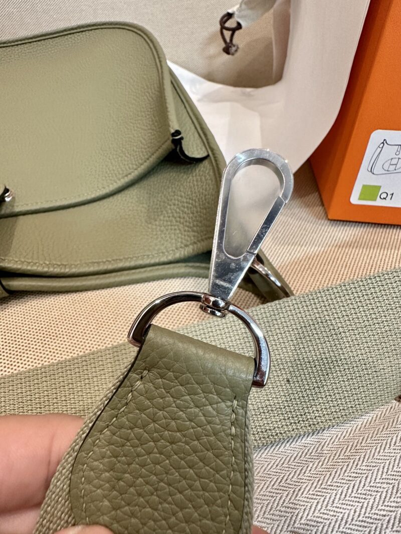Hermès Evelyne 29 Taurillon Clemence Sauge Silver Hardware - Image 12