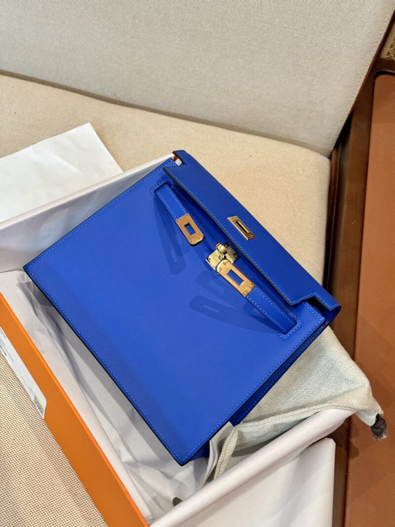 Hermès Kelly Danse 22 Swift Blue Royal Gold Hardware - Image 5