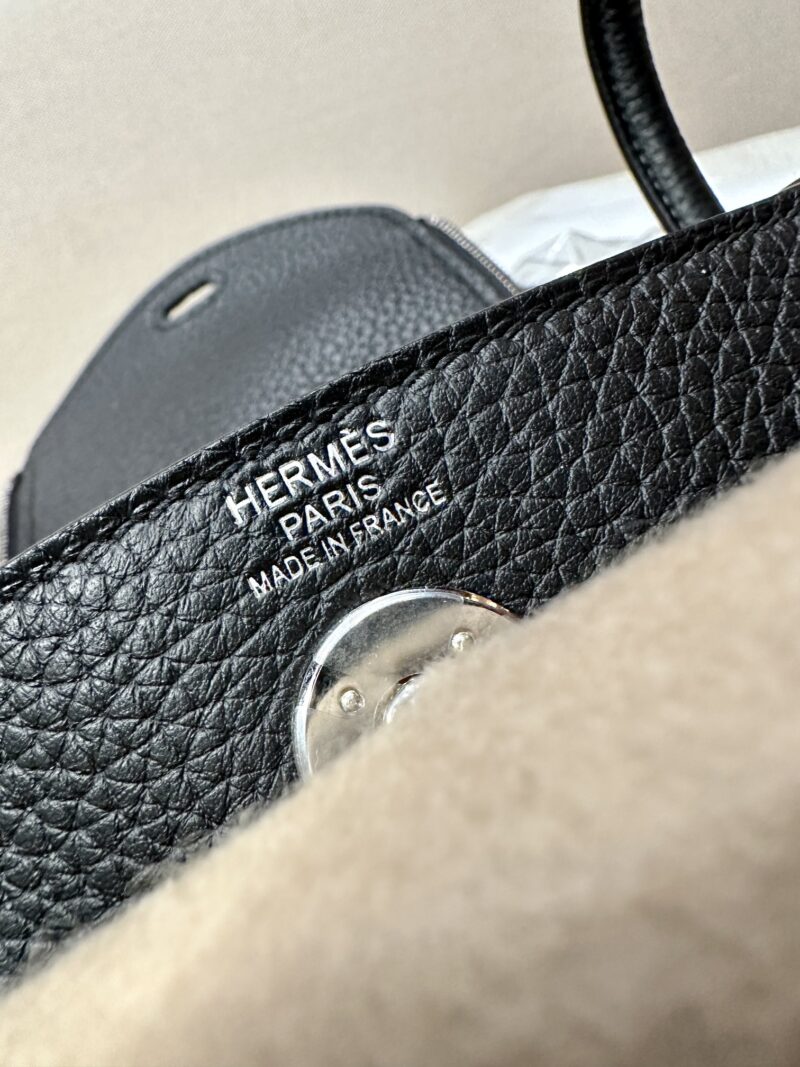 Hermès Mini Lindy 20 Taurillon Clemence Noir Silver Hardware - Image 12