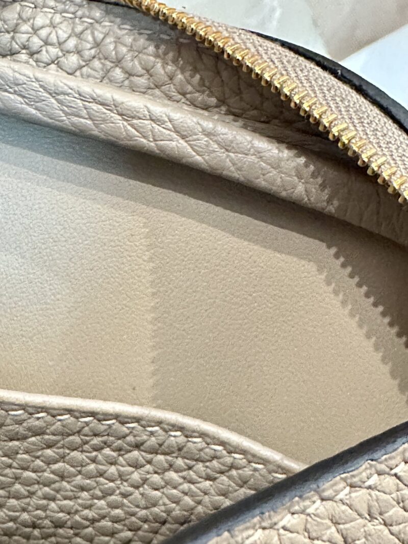 Hermès Lindy 26 Clemence Gris Tourterelle Gold Hardware - Image 8