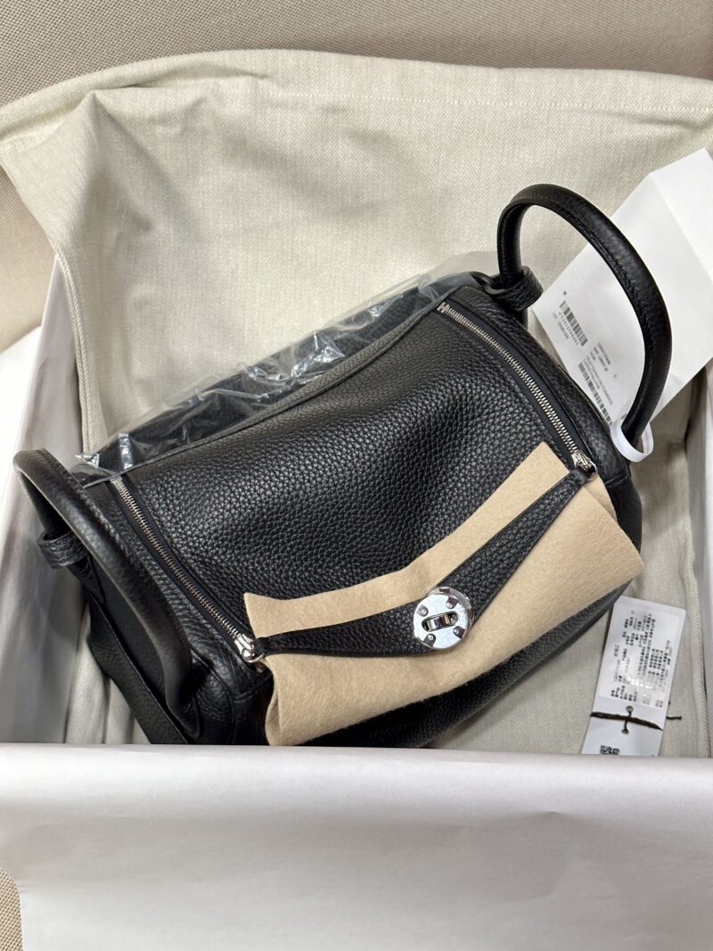 Hermès Lindy 26 Taurillon Clemence Noir Gold Hardware - Image 2