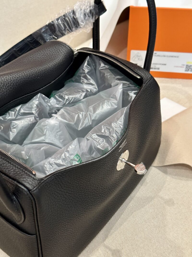 Hermès Lindy 26 Taurillon Clemence & Matte Alligator Noir Silver Hardware - Image 4