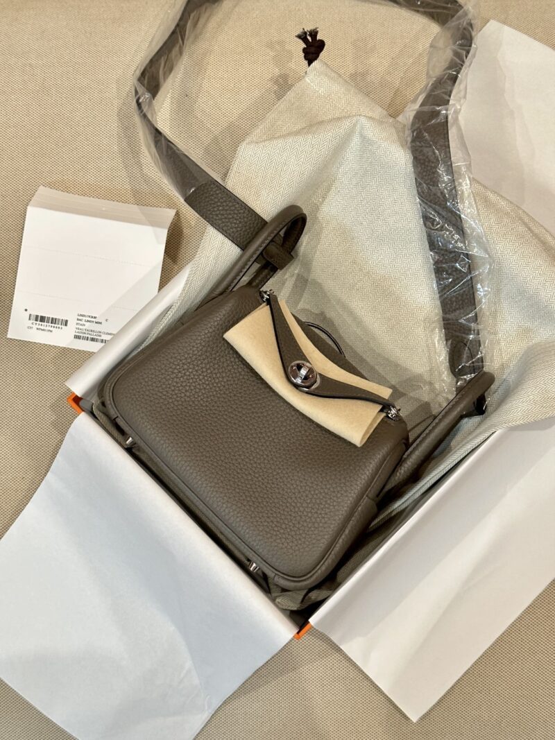 Hermès Mini Lindy 19 Taurillon Clemence Etain Silver Hardware - Image 2