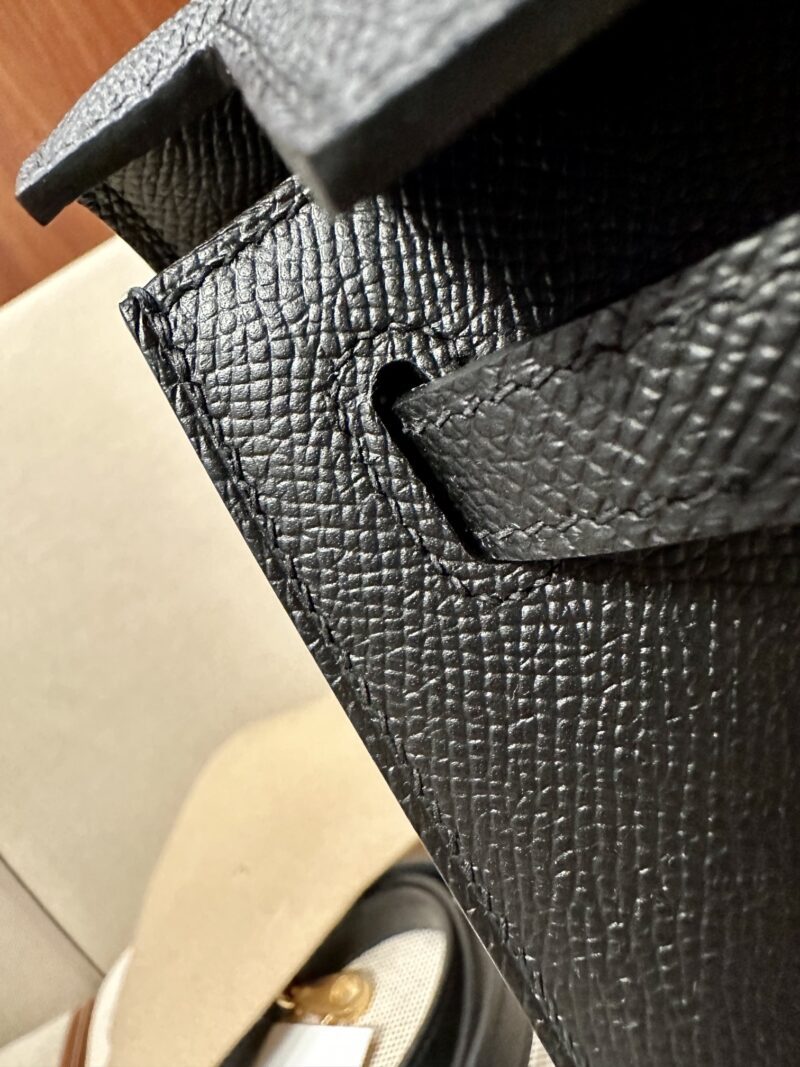 Hermès Kelly 25 Epsom Noir Gold Hardware - Image 17