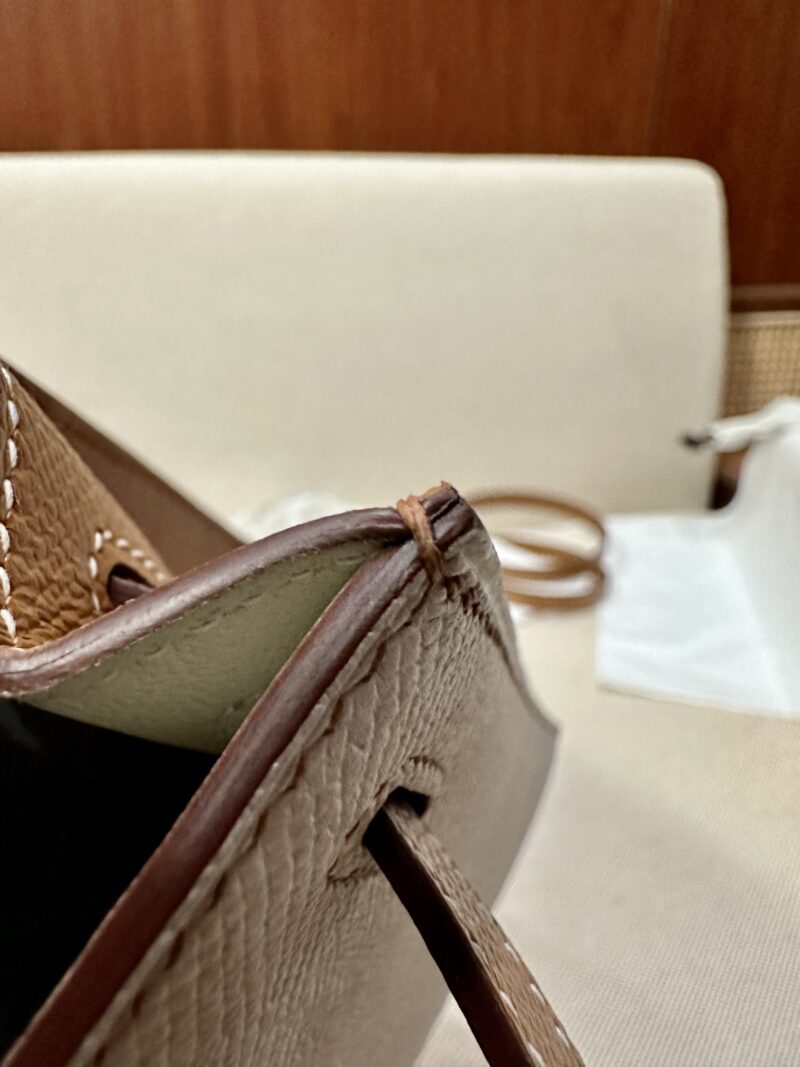 Hermès Kelly 25 Epsom Nata, Gold Gold Hardware - Image 12