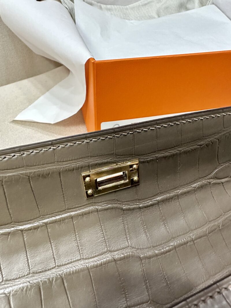 Hermès Kelly 25 Matte Alligator Origan Gold Hardware - Image 14